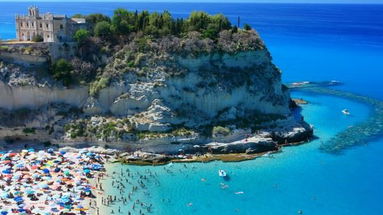 Novella 2000: Tropea, al primo posto tra le spiagge preferite dai Vip in incognito