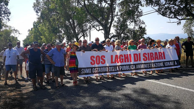 Chiusura Canale Stombi, scoppia la protesta