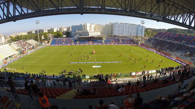 Crotone: Soprintendenza dice no a proroga strutture amovibili stadio