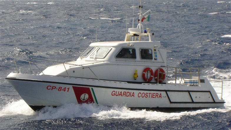 CARIATI, soccorsi in mare dalla Guardia Costiera, due bagnanti