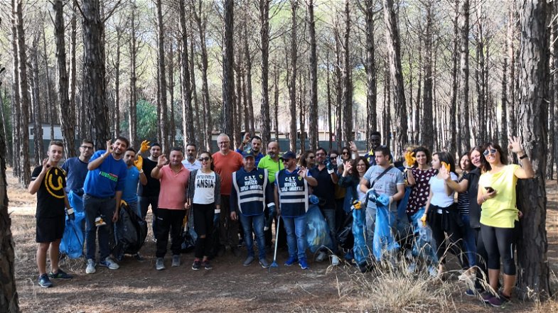 Corigliano: Puliamo il mondo, giornata di sensibilizzazione ambientale alla pineta di Thurio