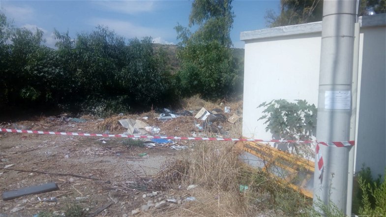 Carabinieri Forestale Rossano: stoccavano rifiuti illecitamente.Sequestrata area a Pietrapaola