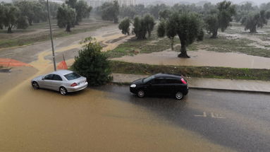 Corigliano-Rossano, allagamenti e smottamenti: traffico in tilt