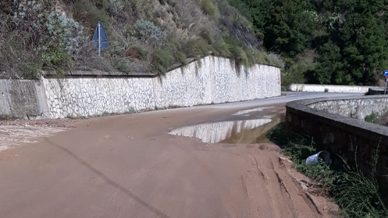 Allerta Meteo arancione fino a venerdì: frana strada in località CELADI. Informata la Provincia di Cosenza