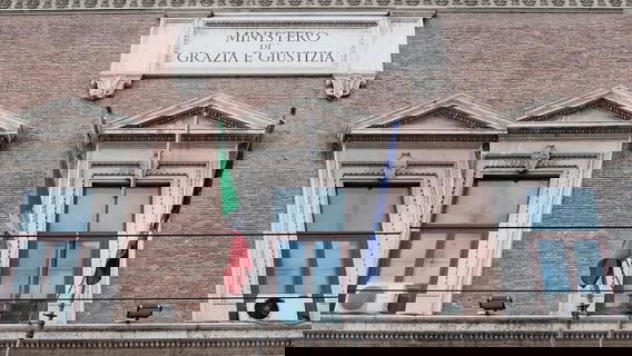 Ma non facciamo prima a chiedere l’apertura di un nuovo Tribunale?