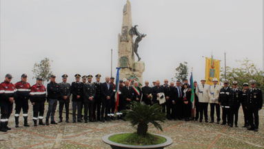 Corigliano-Rossano, gli onori ai caduti del 4 novembre... ma il monumento è nel degrado!