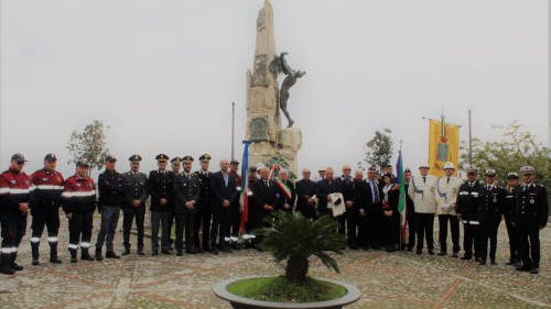 Corigliano-Rossano, gli onori ai caduti del 4 novembre... ma il monumento è nel degrado!