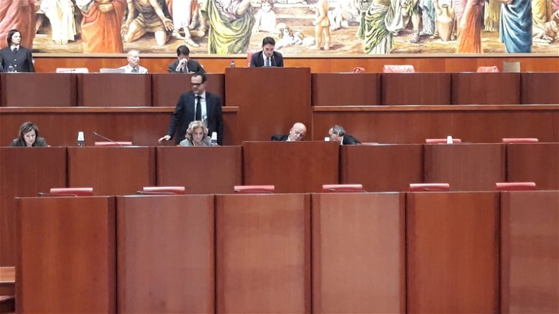 Reggio Calabria: Consiglio regionale approva legge tagli bonus burocrati e portaborse