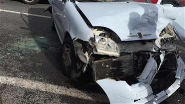 Corigliano-Rossano: incidente sulla 106, coinvolte quattro vetture, diversi feriti