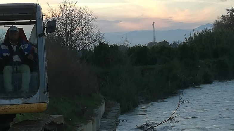 Crati, Calabria Verde a lavoro nell'alveo del fiume