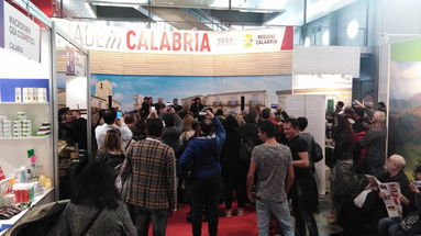 Artigianato in fiera, in migliaia visitano lo stand della Calabria