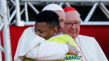 Papa Francesco a Panama, i suoi paramenti prodotti in Calabria