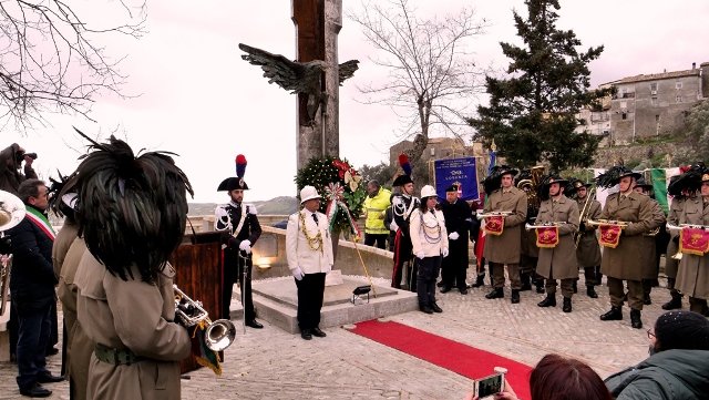 Crosia, inaugurato il monumento alla Memoria dei Martiri di tutte le Guerre e delle Persecuzioni razziali e politiche