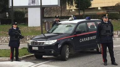 Donna segregata in casa per tre giorni, un arresto per sequestro di persona