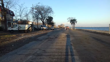 Mareggiata, è in corso la pulizia del lungomare Sant'Angelo - Foto