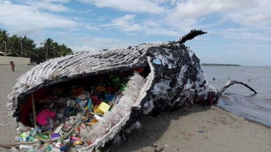 L’Europarlamento mette al bando gli articoli di plastica monouso