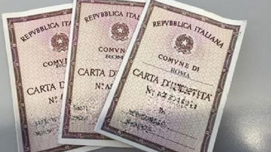 Sulla carta di identità torna la dicitura “padre” e “madre”