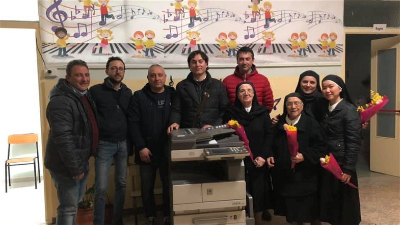 La Fidelitas dona una fotocopiatore alla scuola per l'infanzia di Schiavonea