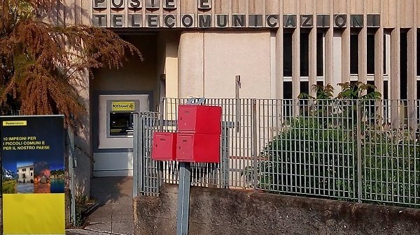 Poste Italiane installa nel piccolo centro di Laino Borgo il primo sportello automatico Postamat