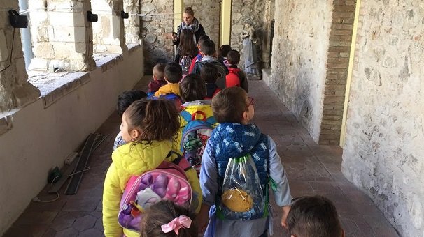 I bambini della scuola materna Magnolia visitano le mostre del Maggio Europeo