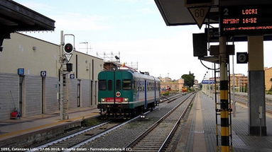 Il tragicomico orario estivo di Trenitalia in Calabria