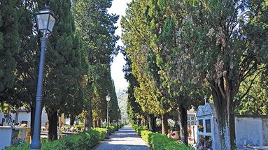 Quel mercimonio che avviene all'interno del cimitero cittadino. L'Amministrazione ne è al corrente?