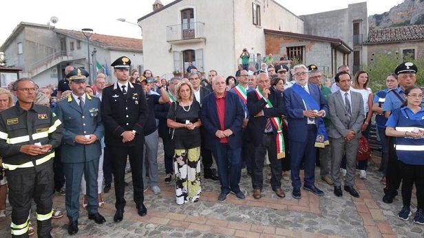 Oliverio a Civita per la commemorazione delle vittime della tragedia del Raganello