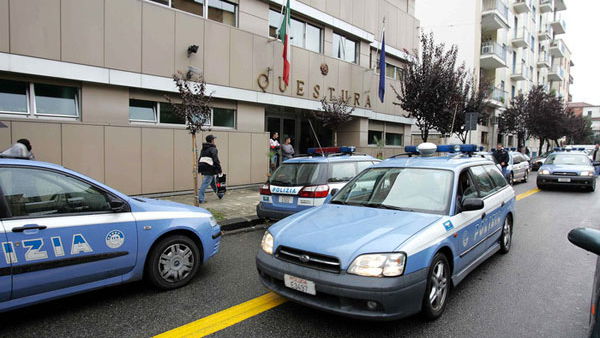 Castrovillari: rinvenuta dalla Polizia di Stato, all'interno di una carrozzeria, auto d'epoca. Denunciato un uomo