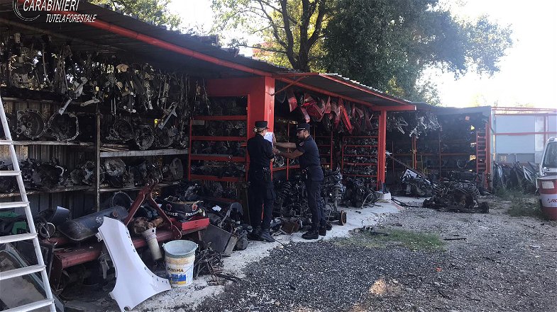 I Carabinieri Forestale sequestrano una carrozzeria nel comune di Montalto