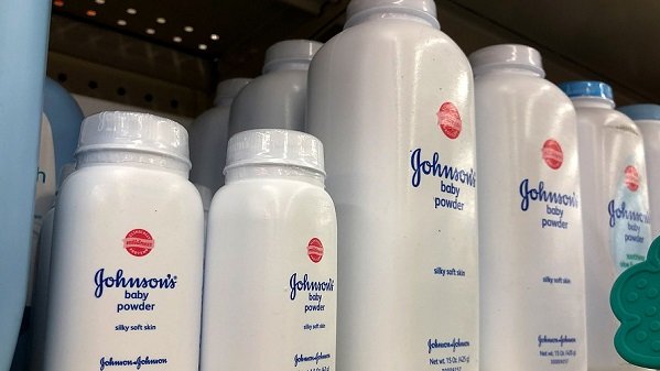 Talco killer: la Johnson & Johnson richiama 33.000 confezioni di prodotto per neonati e bambini negli Stati Uniti
