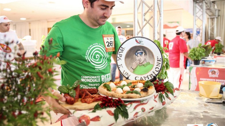 Il rossanese Francesco Avena vince il 19° campionato mondiale di pizza piccante
