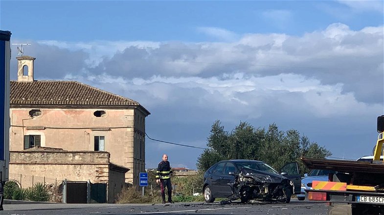 Incidente sulla 106 in contrada Toscano Joele - FOTO