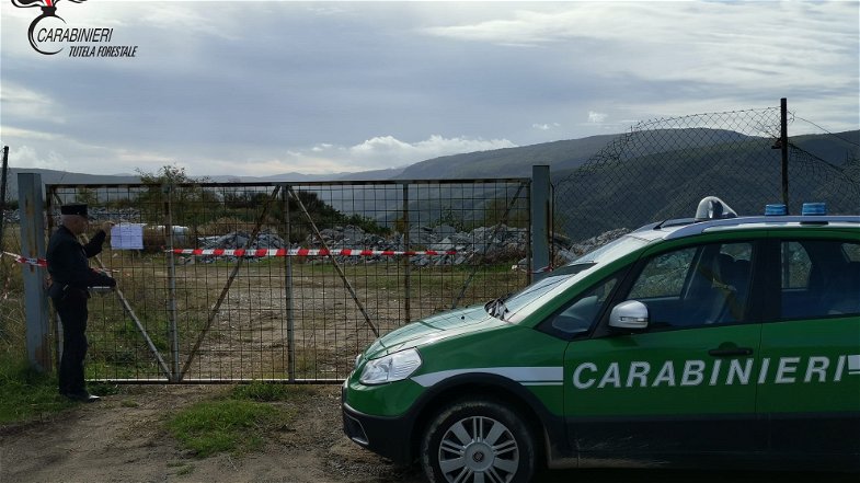 Carabinieri Forestale, Caloveto: gestione illecita di rifiuti. 4 persone denunciate. Sequestrata area di 220 metri quadri