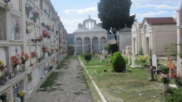 Cassano, Cimitero nel degrado: «Il sindaco revochi provvedimenti commissariali»