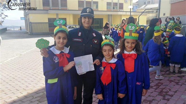 Carabinieri Forestale nelle scuole per la “Festa dell’Albero”