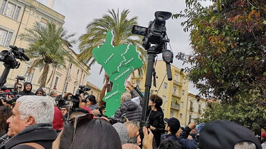 Gratteri ai manifestanti: «Grazie per esserci. Senza la mia squadra potrei fare poco»