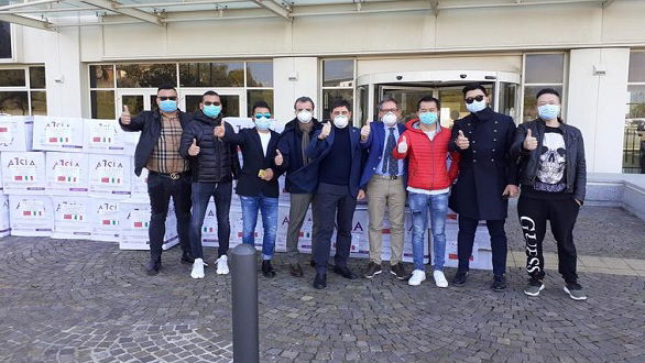 Imprenditori cinesi donano alla Regione Calabria 1600 tute protettive