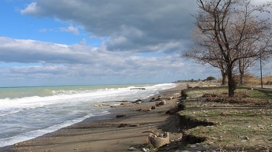 Erosione costiera: «La Regione non ha avviato i progetti finanziati dall’Ue»