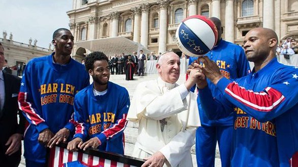 Coronavirus, l'appello del Papa: «Ripartiamo dallo sport per creare pace e sviluppo»