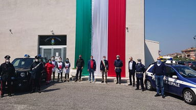 A Crosia esposto il Tricolore della speranza