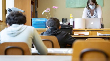 Mascherine obbligatorie a scuola da settembre. L’ipotesi sul tavolo del governo