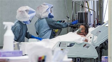 Un chirurgo di Corigliano Rossano firma uno studio su scala mondiale: per i pazienti Covid più alto rischio di mortalità post operatoria