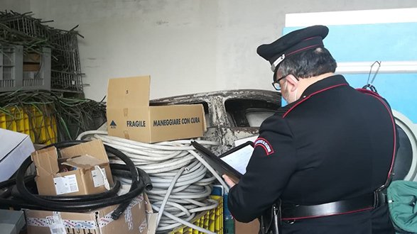 I carabinieri trovano un deposito di merce rubata durante l'emergenza coronavirus