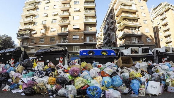 Rifiuti: emergenza peggiore del Covid. Può essere una bomba sanitaria