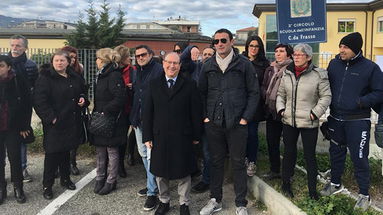 Dipendenti mense scolastiche senza stipendio, monta la protesta a Corigliano-Rossano