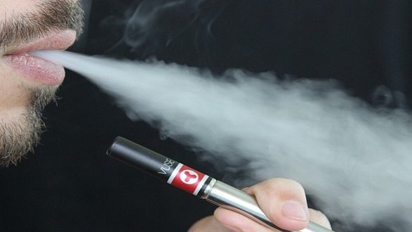 «Il vapore delle sigarette elettroniche non trasmette il Covid»
