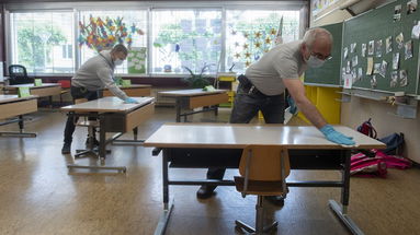 Scuola: a settembre banchi divisi con il plexiglass? Questa è l'ipotesi del Governo