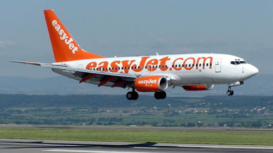 EasyJet calunnia la Calabria: arriva con Scutellà e Ferrara l’ira del M5S