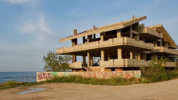Mare e abusivismo edilizio: la Calabria è tra le prime quattro regioni in Italia