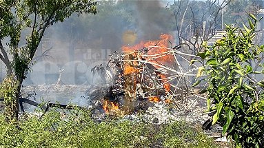 Cassano, aereo turistico si schianta al suolo: due morti - LE IMMAGINI